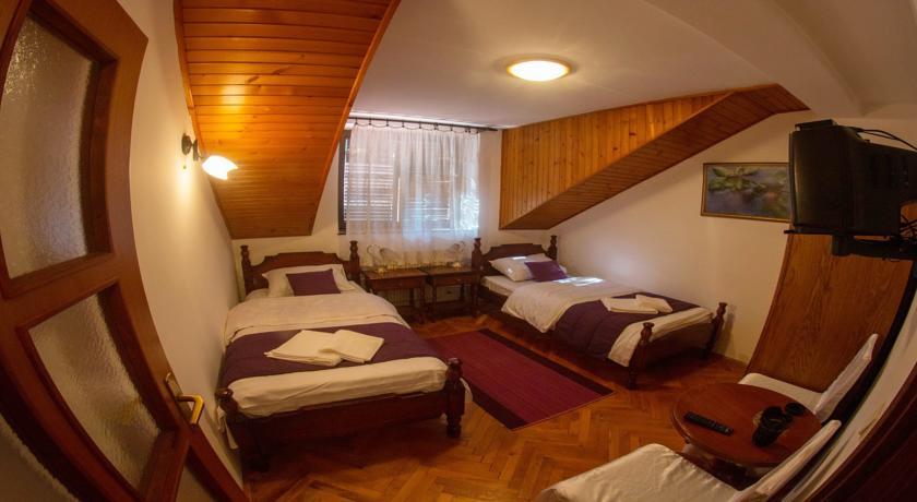 Hotel Beli Dvor Sombor Esterno foto