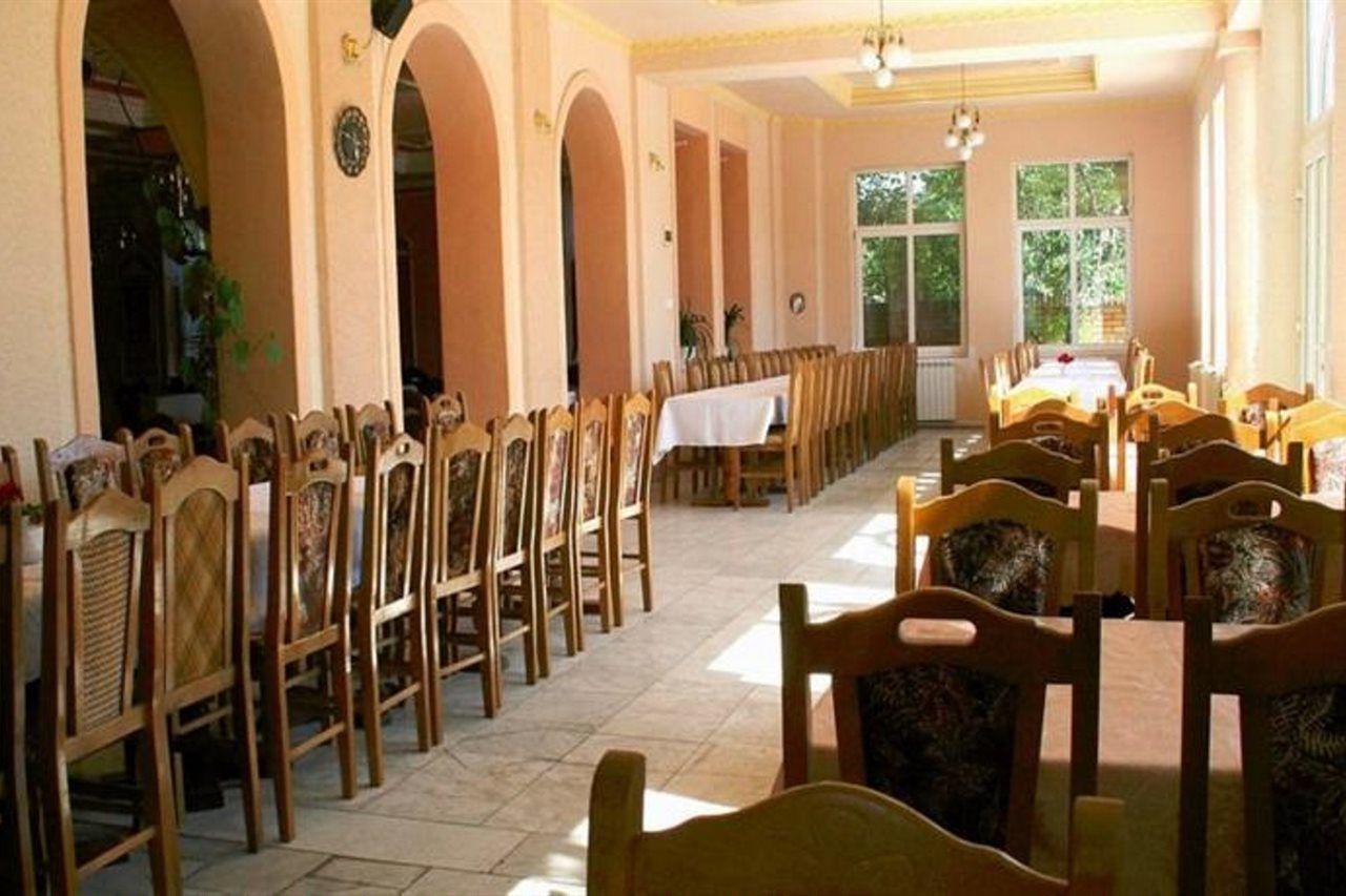 Hotel Beli Dvor Sombor Esterno foto