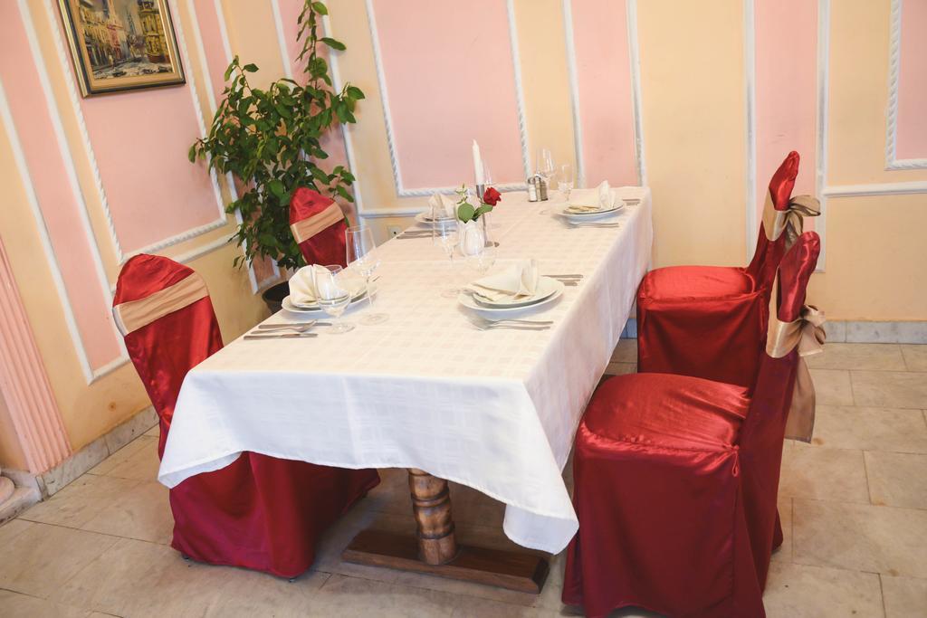 Hotel Beli Dvor Sombor Esterno foto