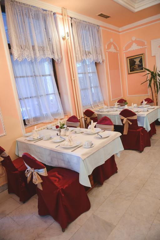 Hotel Beli Dvor Sombor Esterno foto