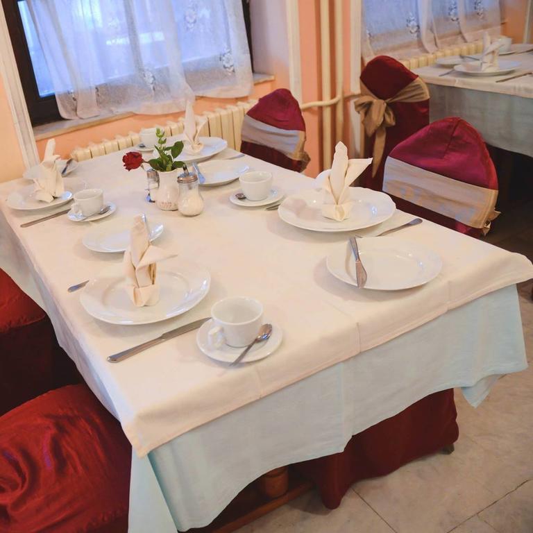 Hotel Beli Dvor Sombor Esterno foto
